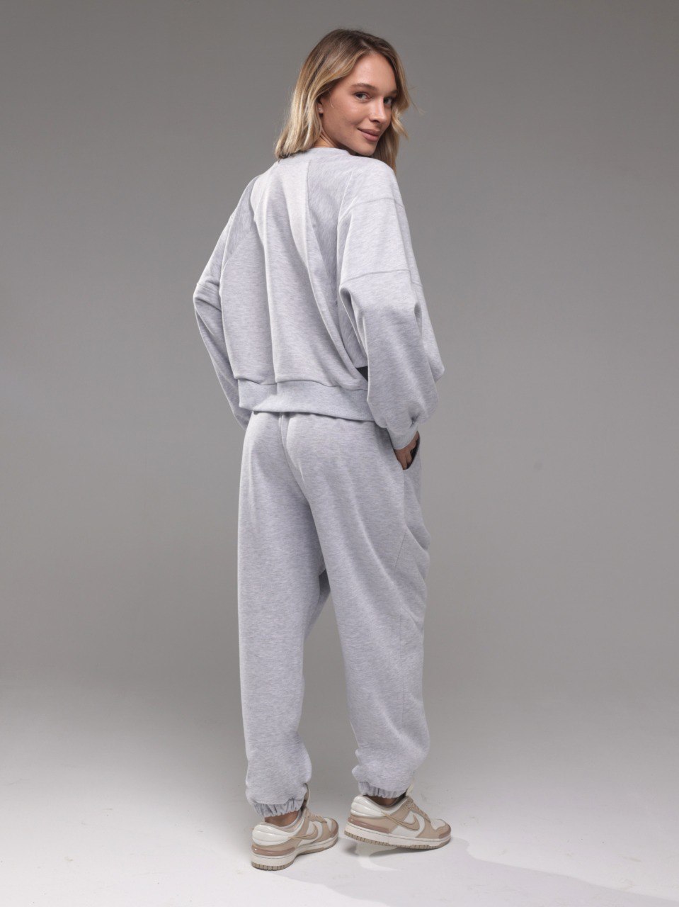 Свитшот женский вид 4